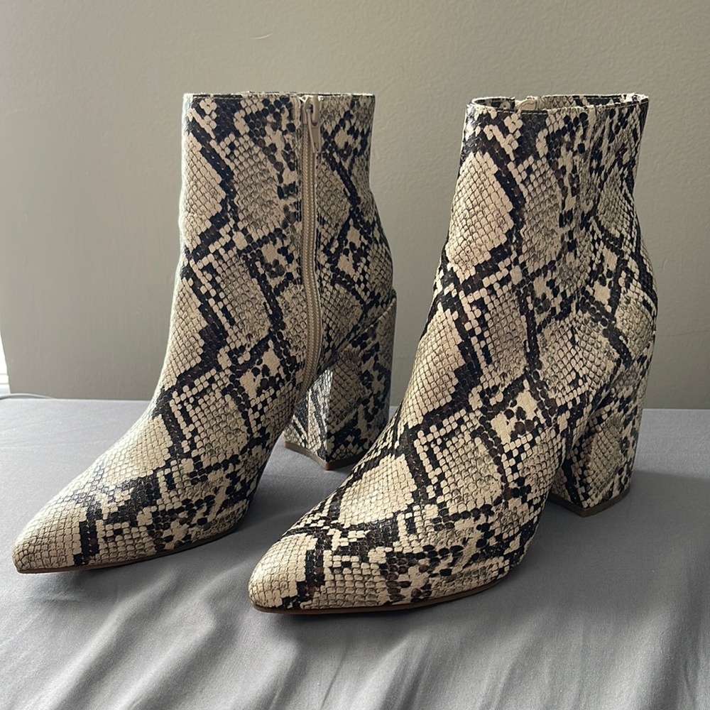 Sugar Women’s snake skill boots size 7.5 worn 2x